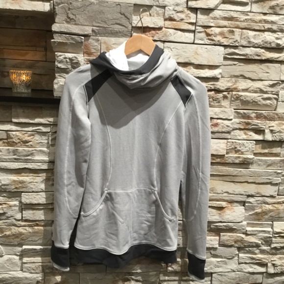 Lululemon Base Runner Hoodie Jacket , Color Gray, Size 6 - Picture 3 of 4